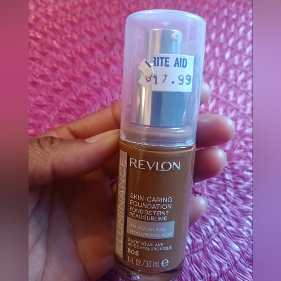 Revlon Illuminance Foundation - Picture 1 of 4